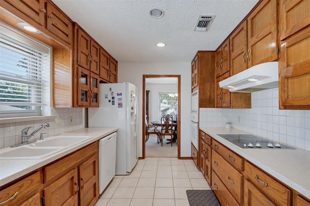 3824 Fox Hollow Drive Property Photo 16