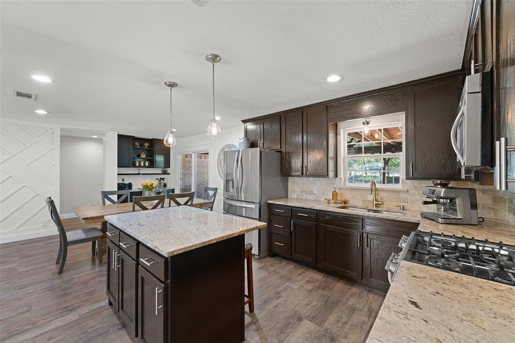 300 E Pecan Street Property Photo 6