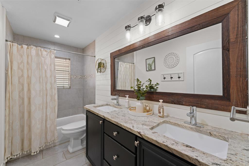 300 E Pecan Street Property Photo 14