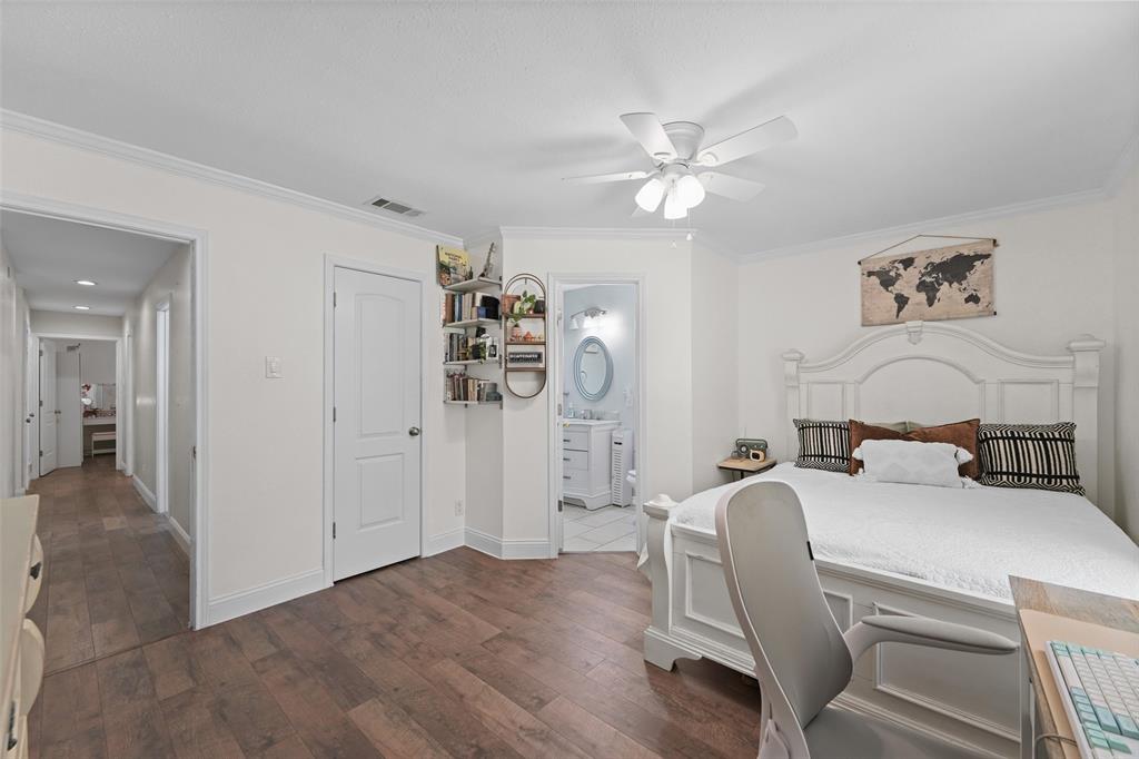 300 E Pecan Street Property Photo 15