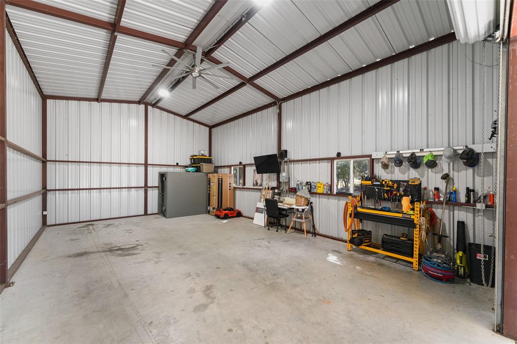300 E Pecan Street Property Photo 24