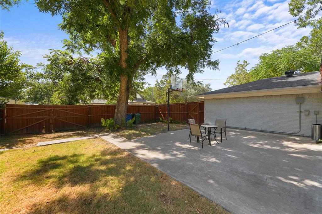 300 E Pecan Street Property Photo 26