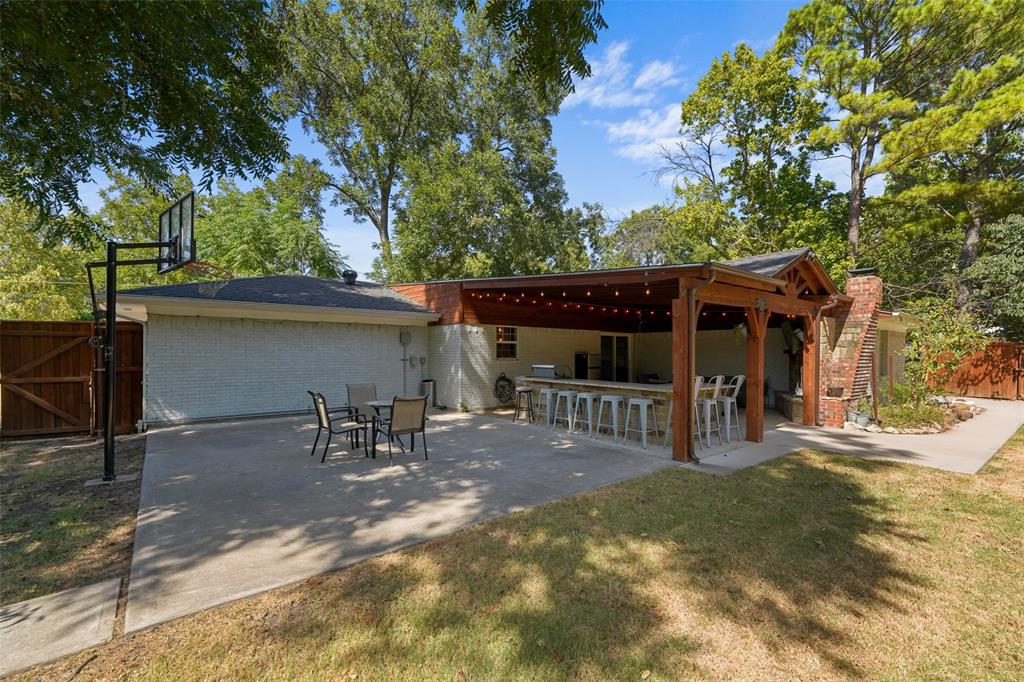 300 E Pecan Street Property Photo 27