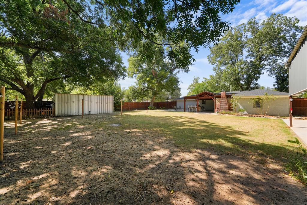 300 E Pecan Street Property Photo 28