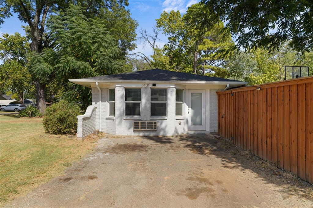 300 E Pecan Street Property Photo 30