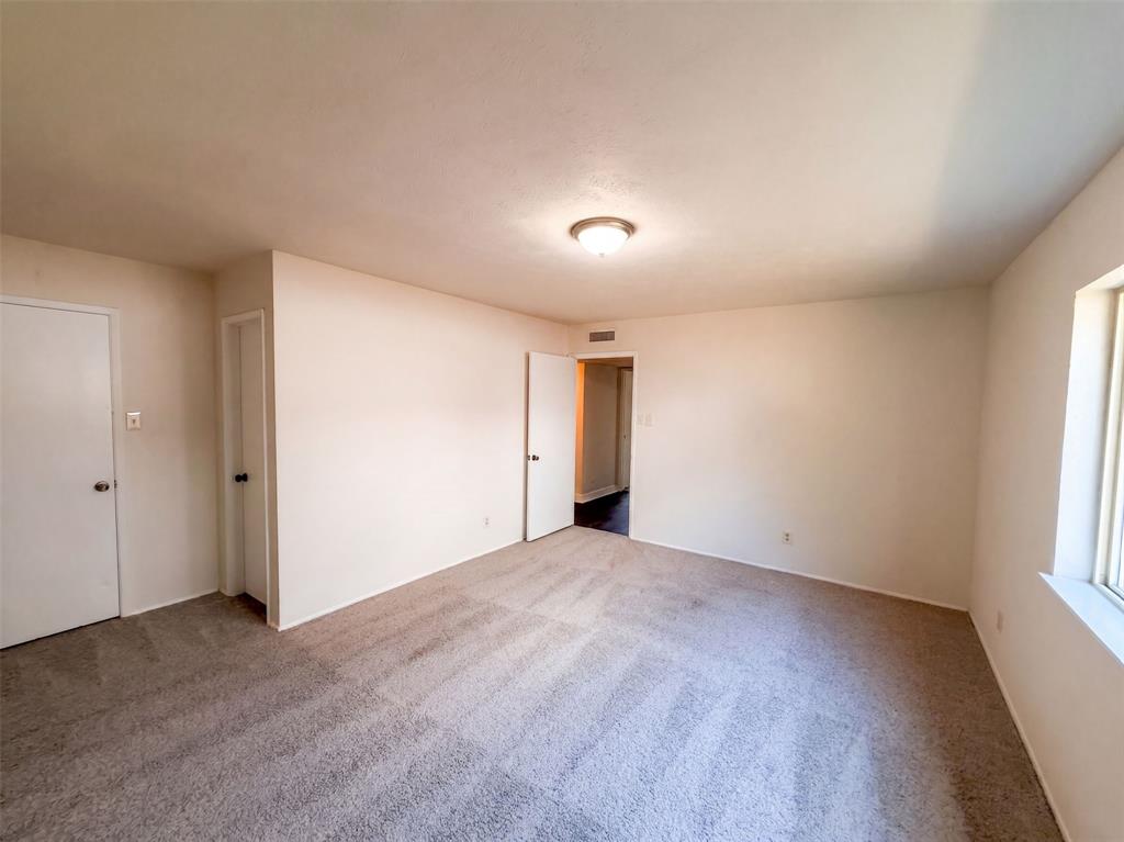 2602 Emberwood Drive Property Photo 4