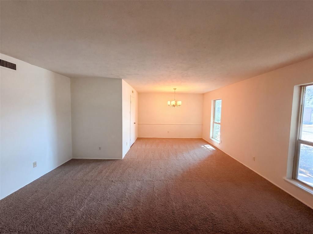 2602 Emberwood Drive Property Photo 6