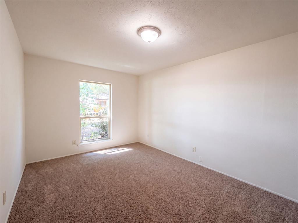 2602 Emberwood Drive Property Photo 11