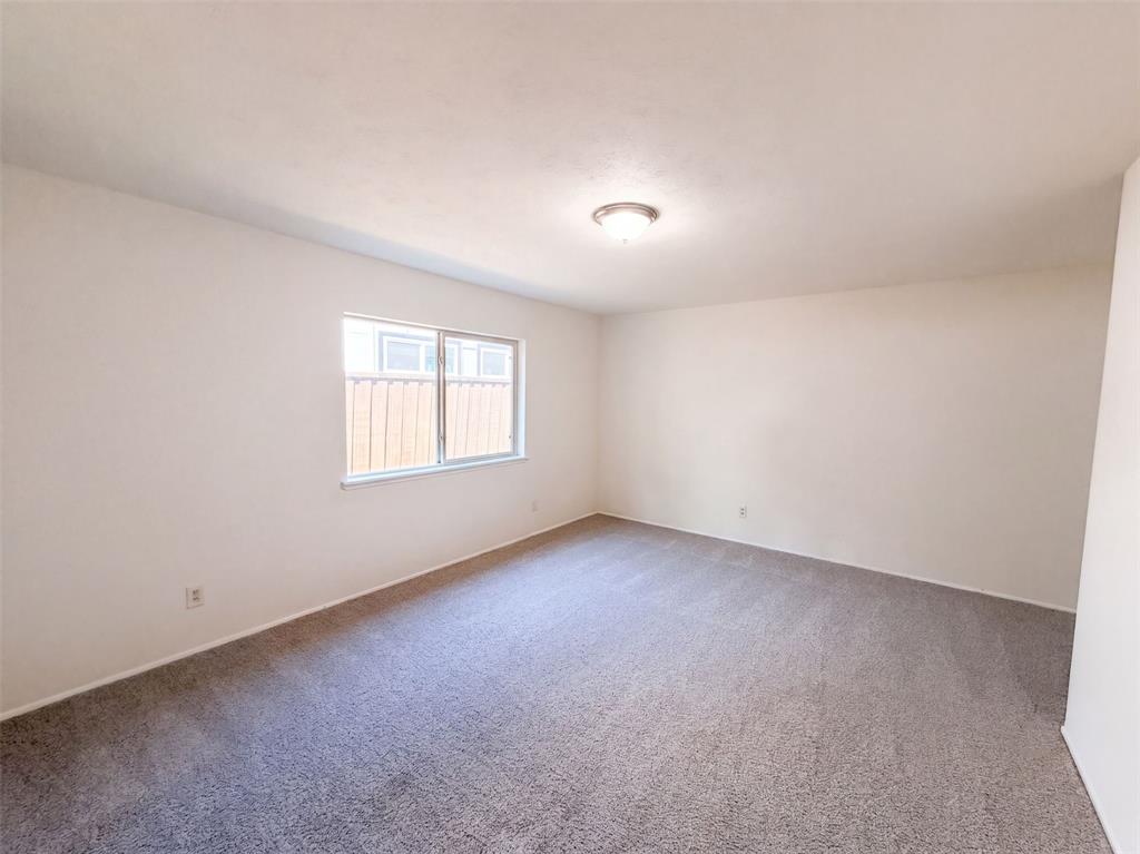 2602 Emberwood Drive Property Photo 12