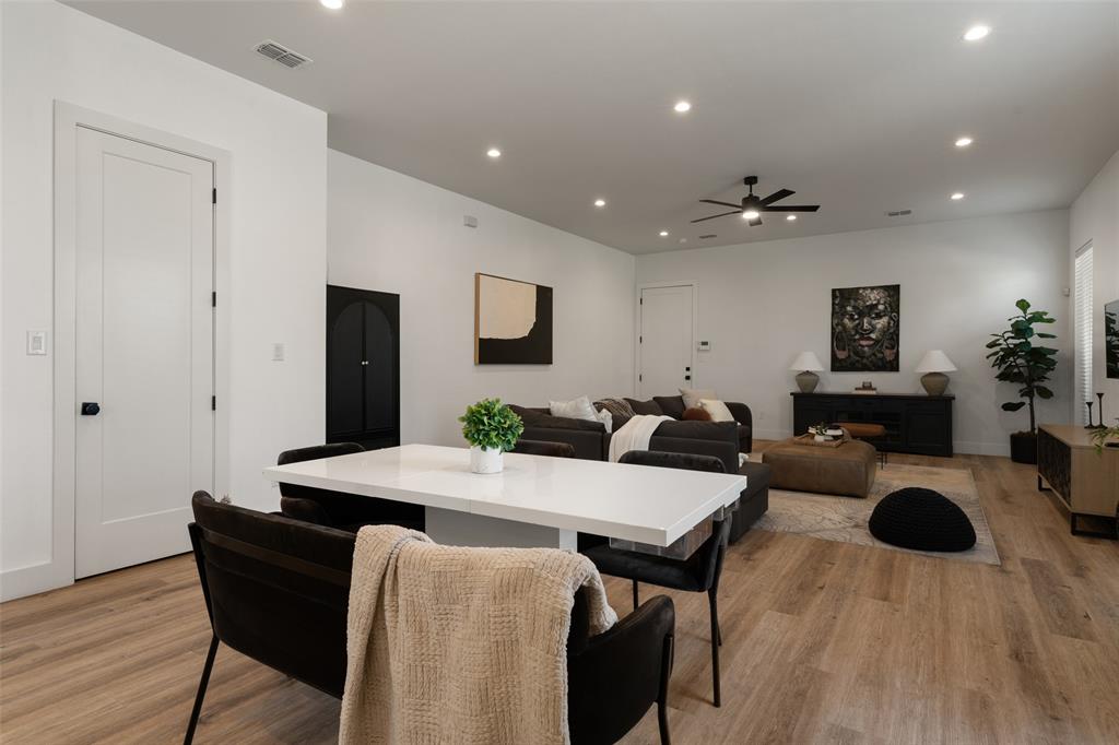 2513 N Winnetka Avenue Property Photo 6