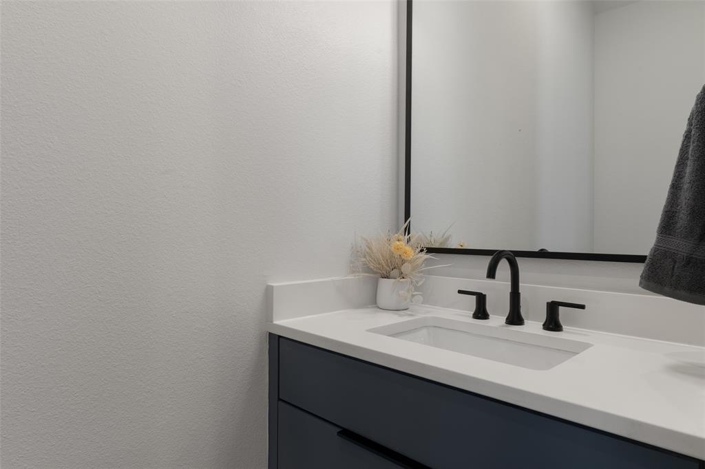 2513 N Winnetka Avenue Property Photo 23