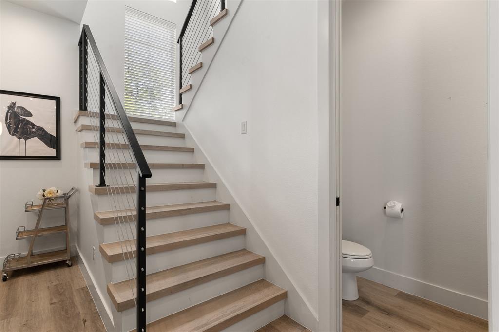 2513 N Winnetka Avenue Property Photo 24