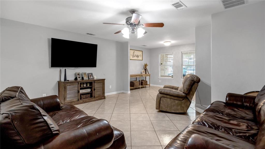 813 Beacon Hill Drive Property Photo 3