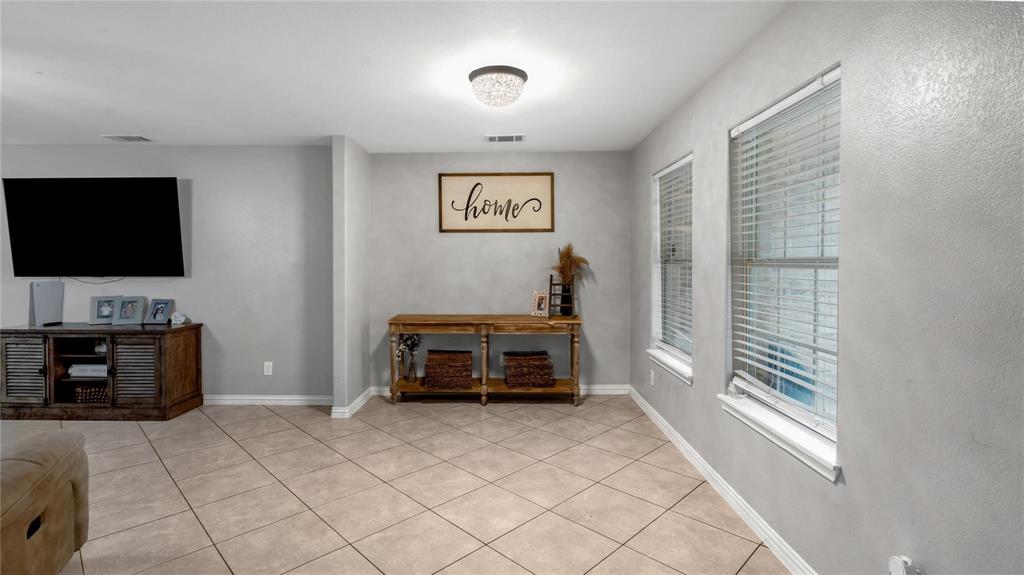 813 Beacon Hill Drive Property Photo 4