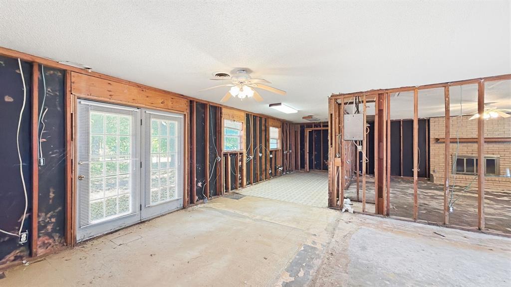 1027 Highway 377 Property Photo 8