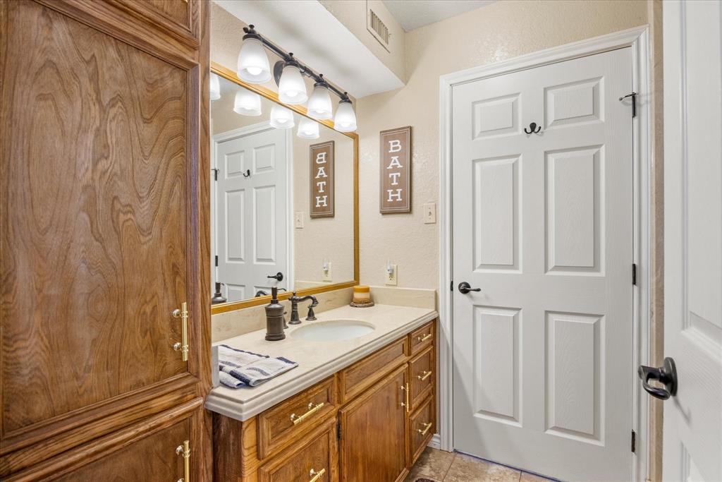 2537 Forest Park Drive Property Photo 11