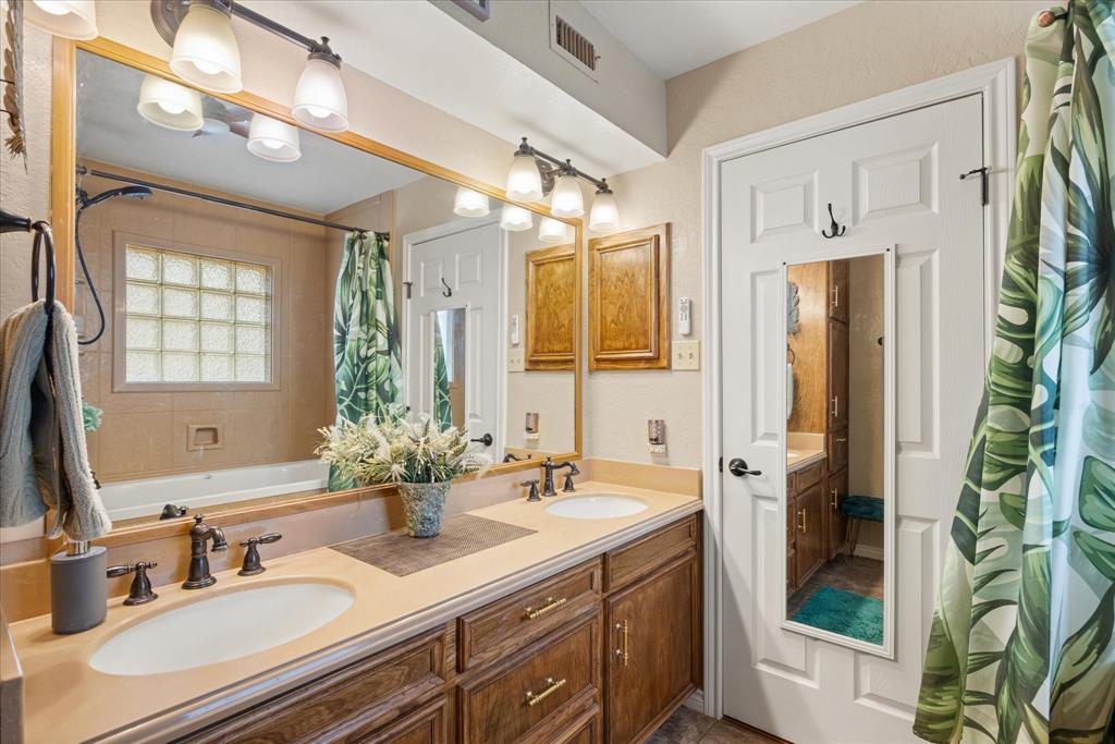2537 Forest Park Drive Property Photo 16