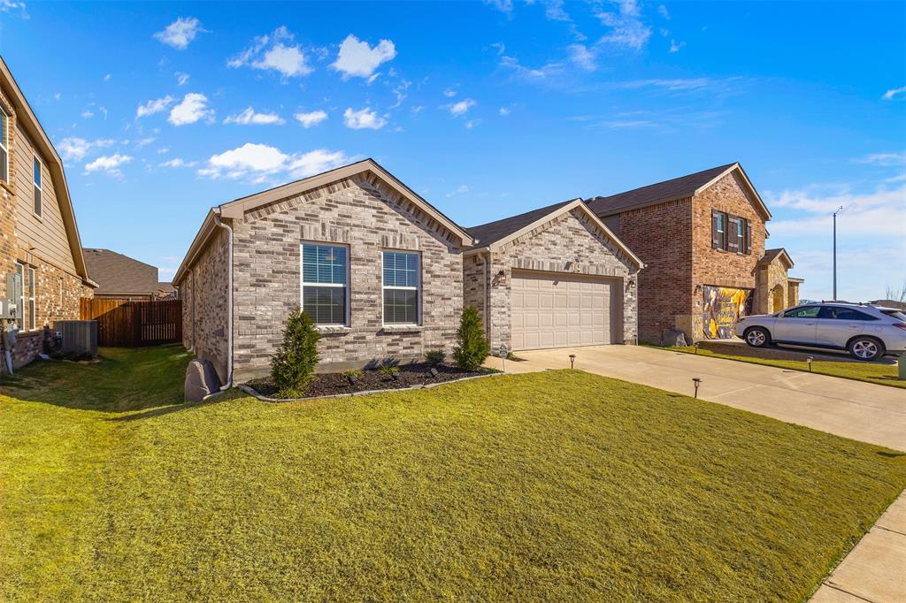 2117 Winding Creek Way Property Photo 2