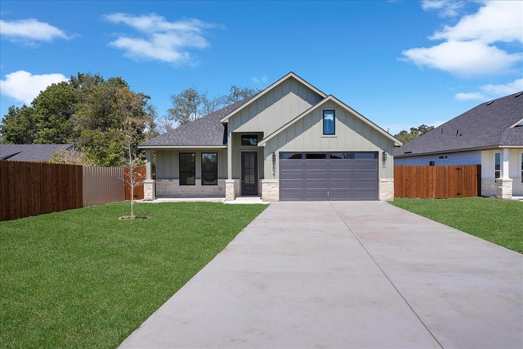 5621 Oak Grove Road Property Photo 1