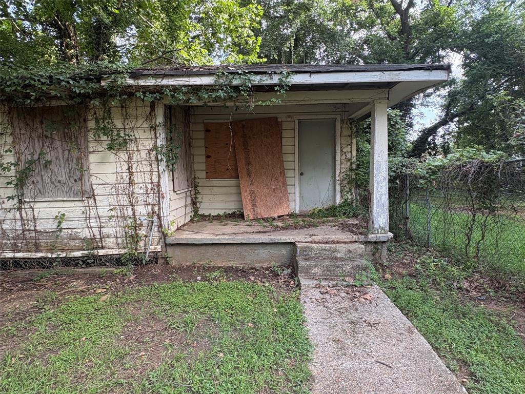 621 Kelly Street Property Photo 1