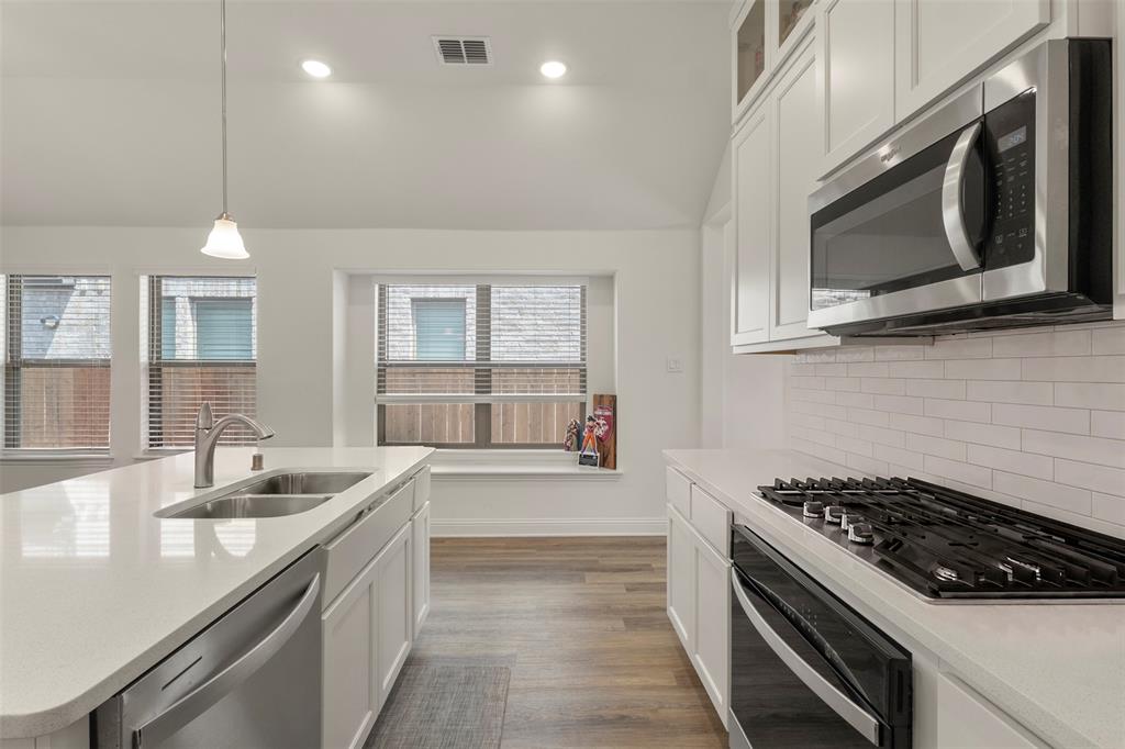 4131 Hudson Street Property Photo 9
