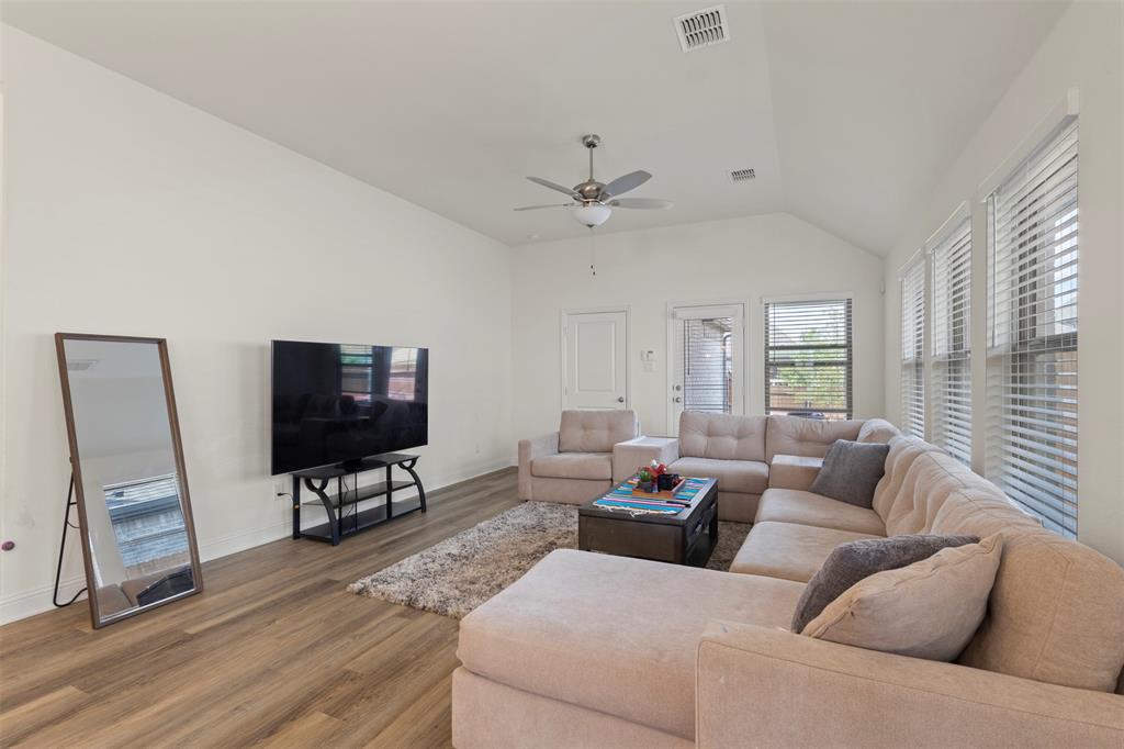 4131 Hudson Street Property Photo 10