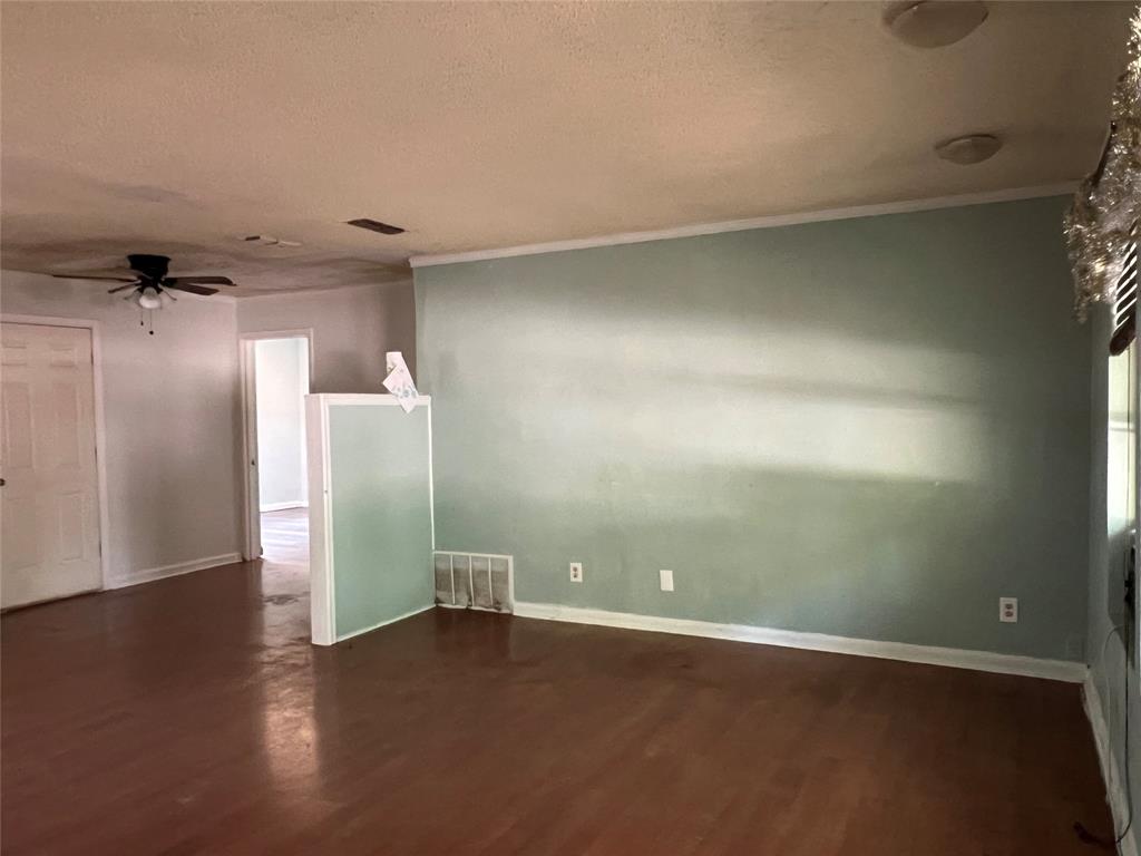 4306 Barnett Drive Property Photo 2