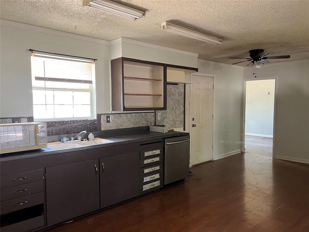 4306 Barnett Drive Property Photo 3