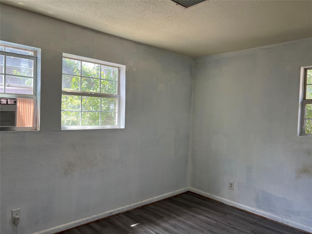 4306 Barnett Drive Property Photo 5