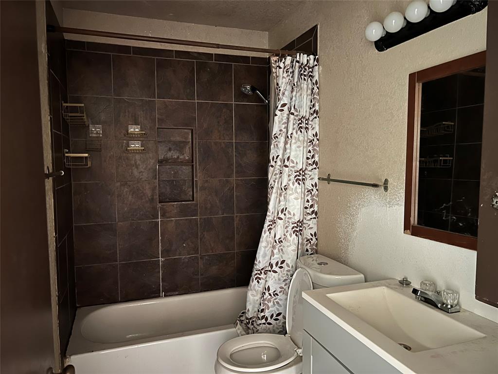 4306 Barnett Drive Property Photo 6