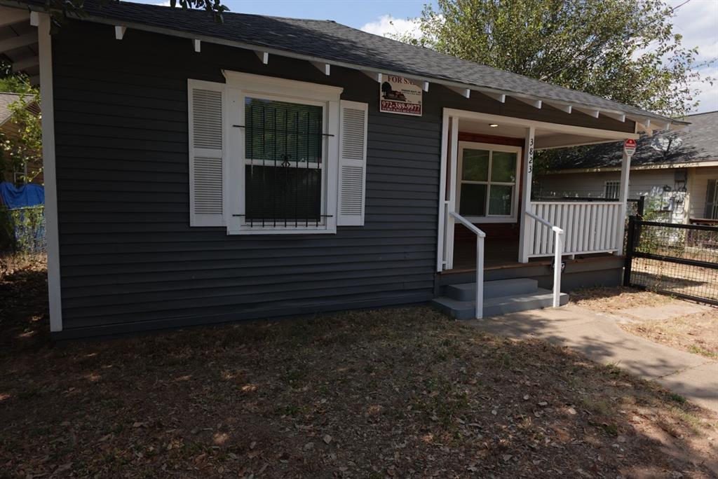 3823 Jamaica Property Photo 2