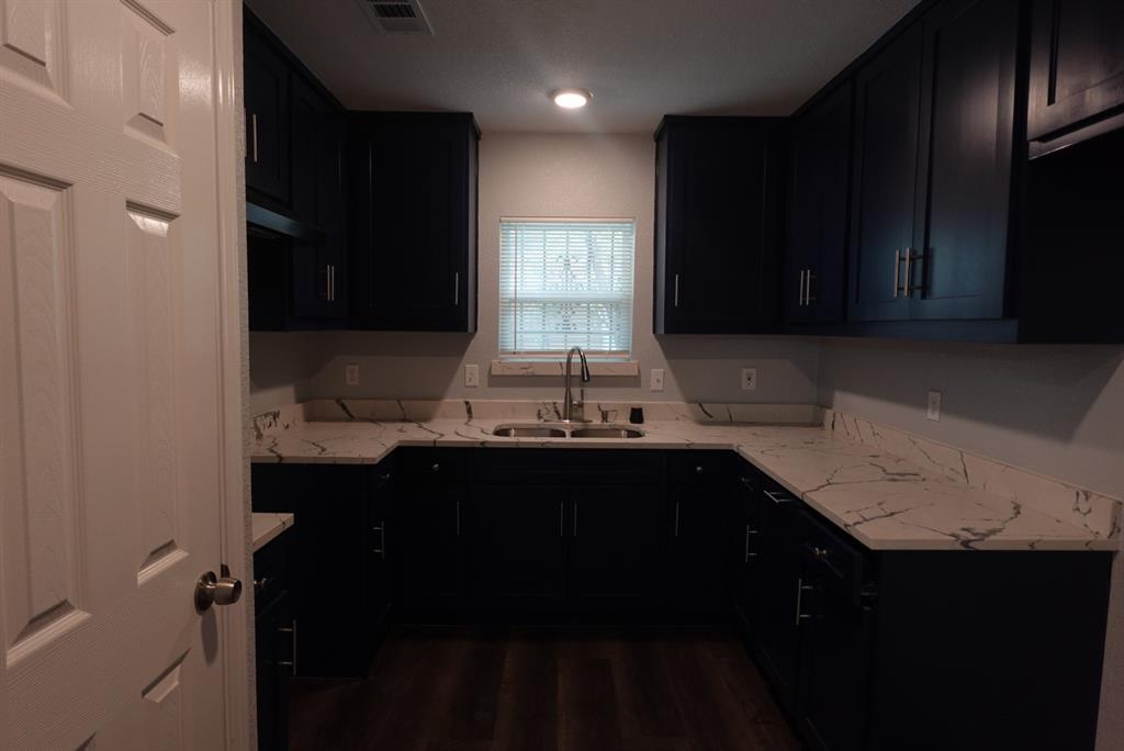 3823 Jamaica Property Photo 10