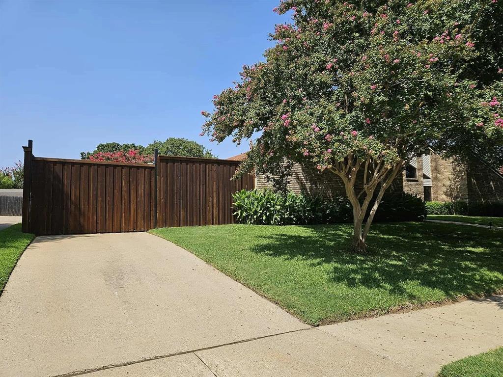 3827 Ashbury Lane Property Photo 7