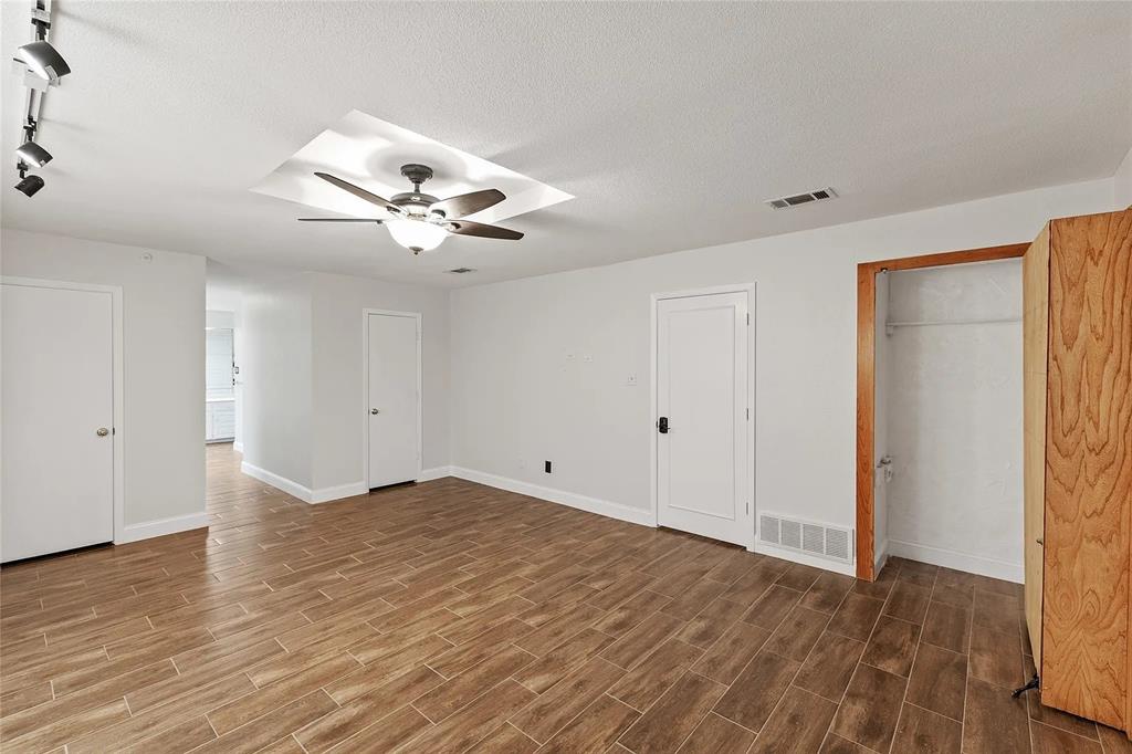 3827 Ashbury Lane Property Photo 18