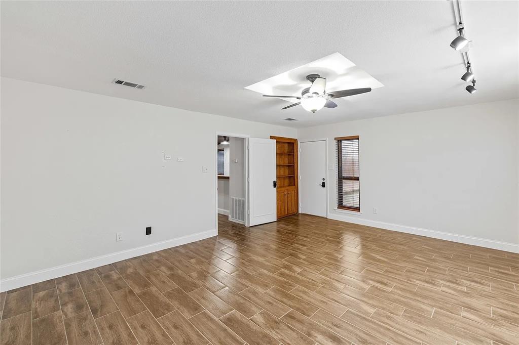 3827 Ashbury Lane Property Photo 20