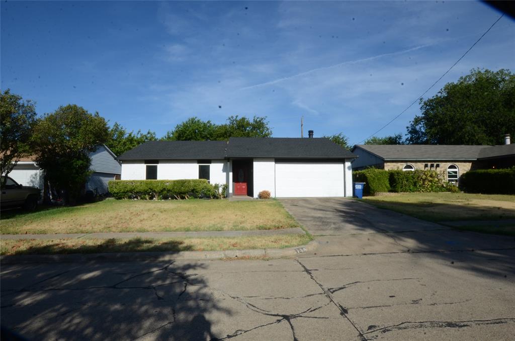 114 W Way Drive Property Photo 1