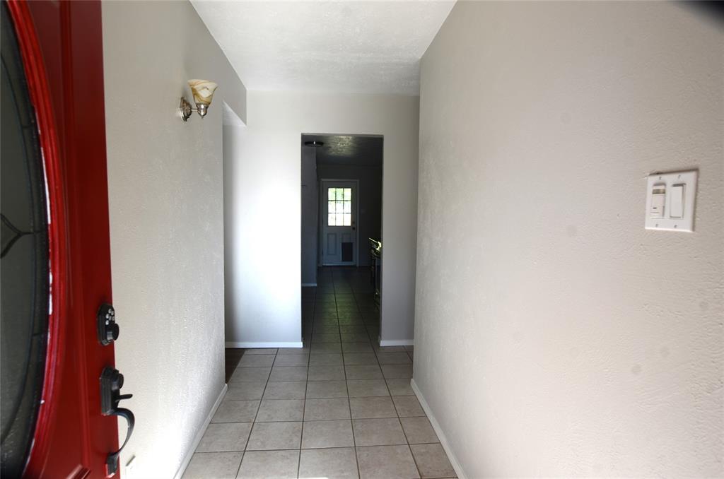 114 W Way Drive Property Photo 2
