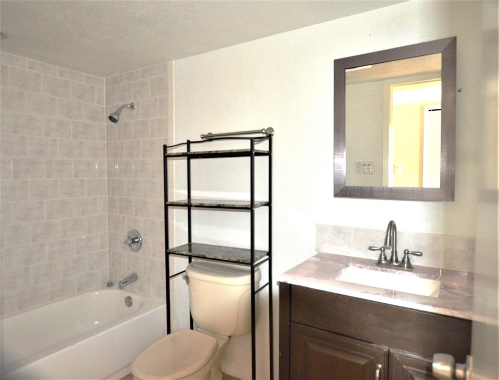 114 W Way Drive Property Photo 5