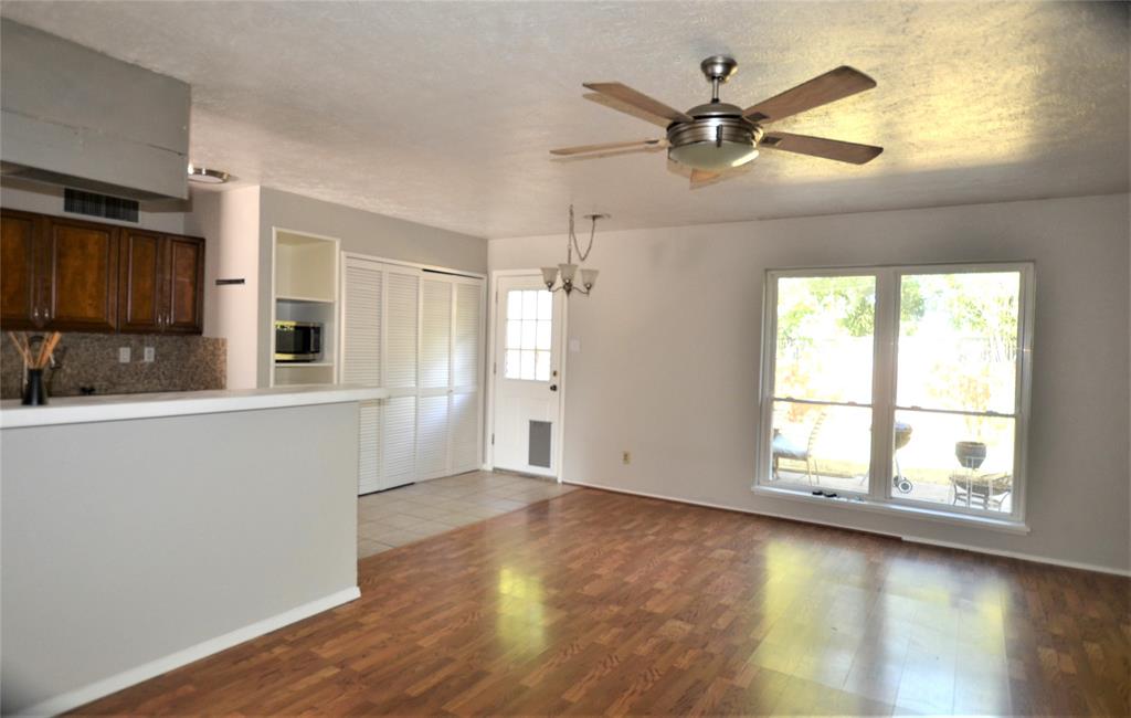 114 W Way Drive Property Photo 8