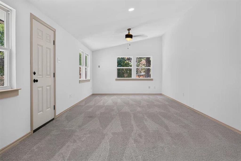 3811 Ovid Avenue Property Photo 10