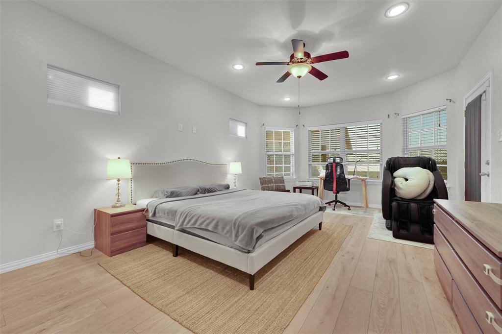701 Overland Trail Property Photo 14