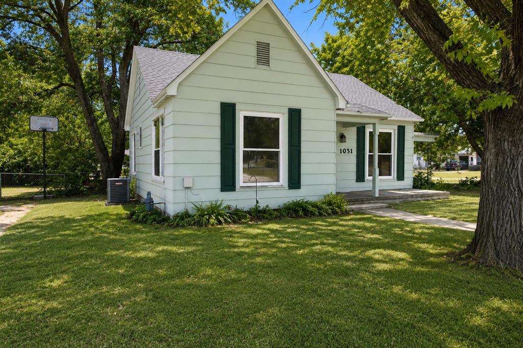 1031 Ritchey Street Property Photo 2