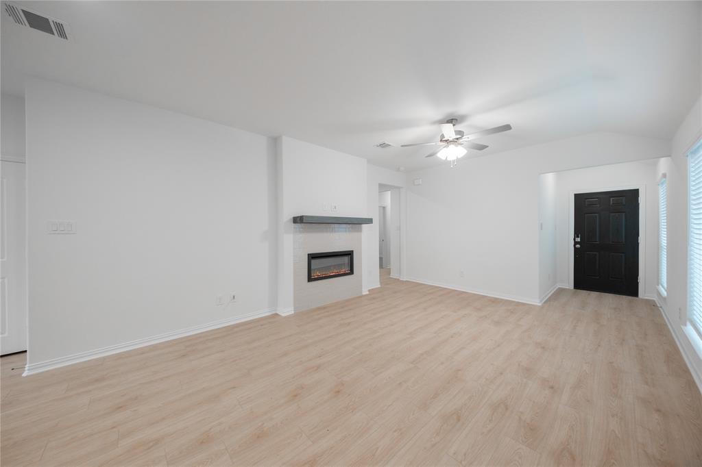 2506 Hawkins Street Property Photo 4