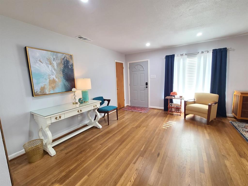 6331 Scyene Road Property Photo 6