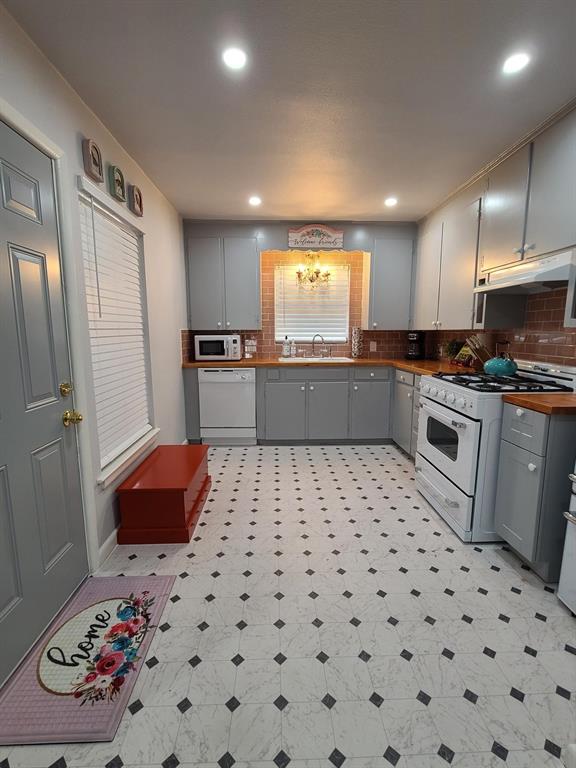 6331 Scyene Road Property Photo 8