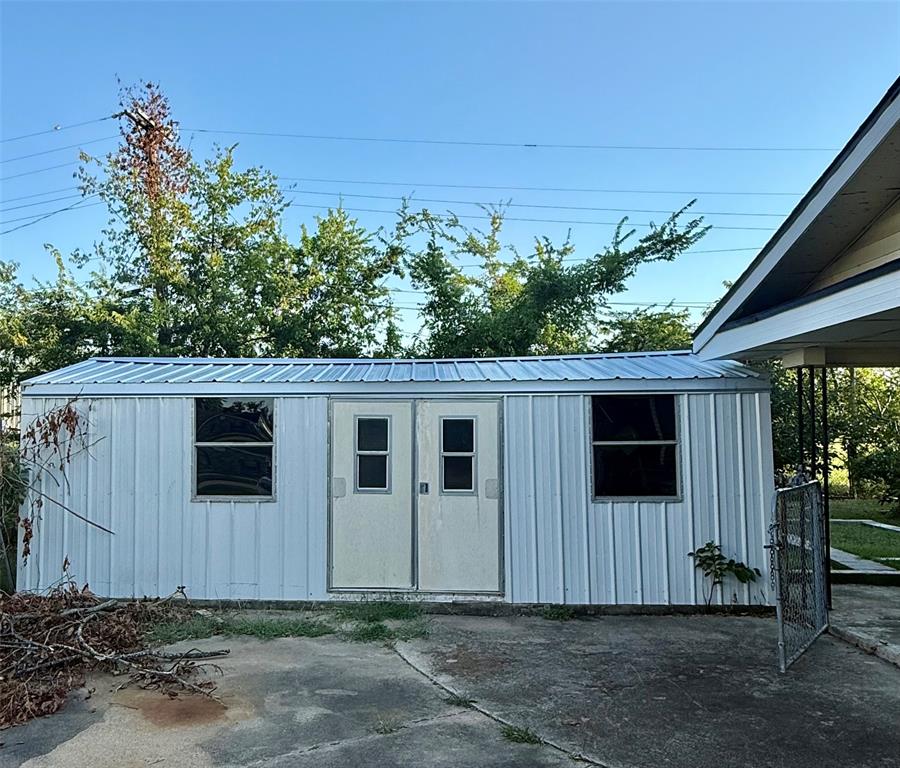 701 W 9th Street Property Photo 17