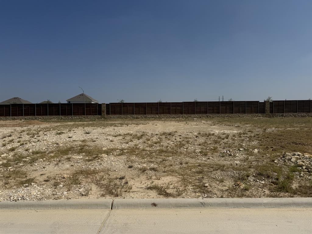 1201 Wind Drift Way Property Photo 5