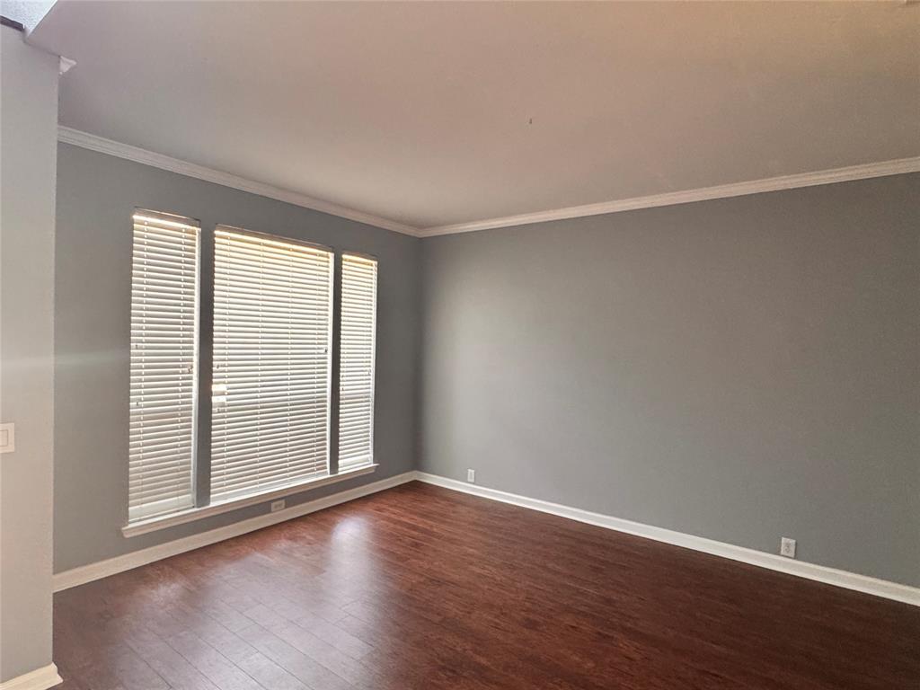 7585 Ravenhill Drive Property Photo 4