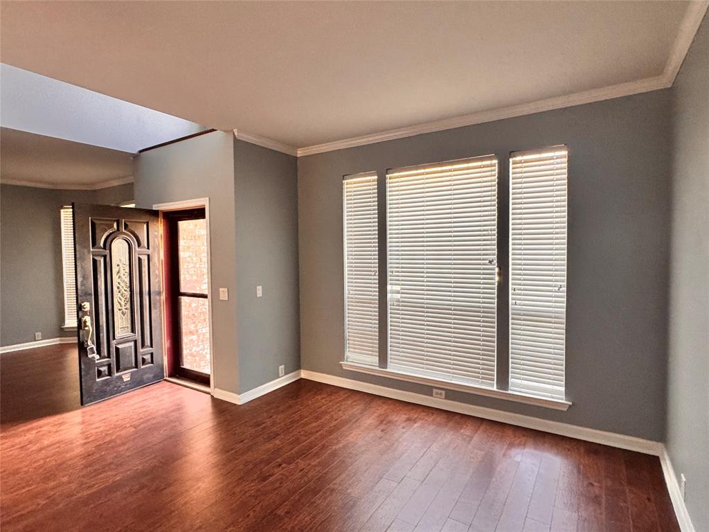 7585 Ravenhill Drive Property Photo 6