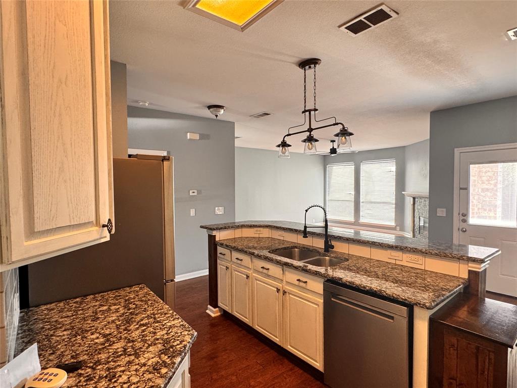 7585 Ravenhill Drive Property Photo 10